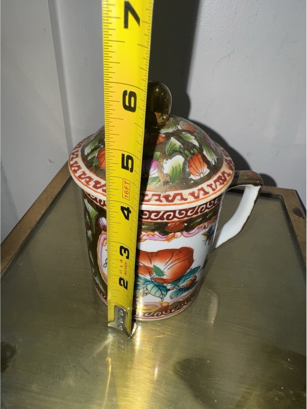 Vintage Chinese Floral Lidded Porcelain Mug with Gold Accents - Picture 9 of 9